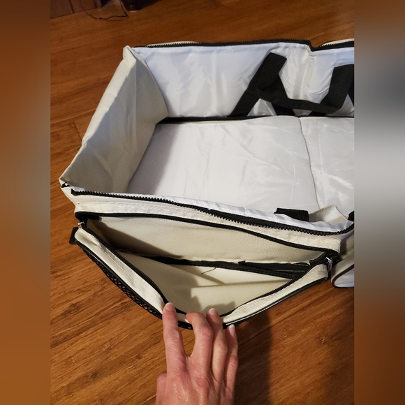 Travel changing table - Picture 4 of 12